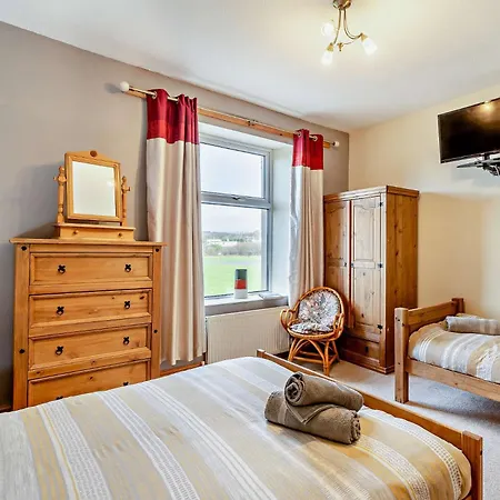 2 Bed In 93608 * Millom