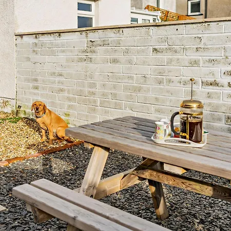 2 Bed In 93608 Feriehus