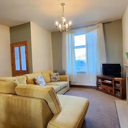 2 Bed In 93608 Feriehus *