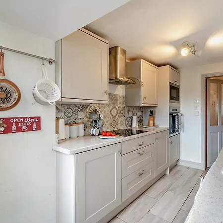 2 Bed In 93608 Millom